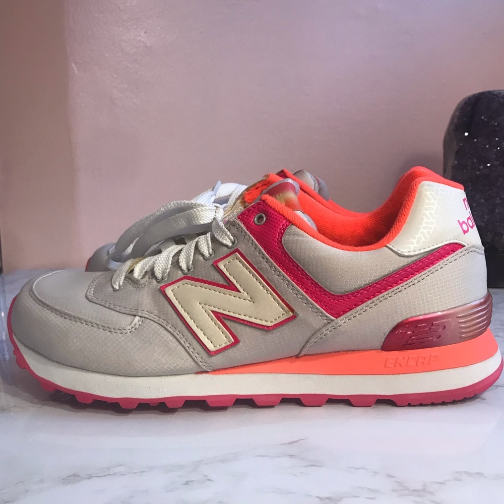 Women’s Classic New Balance 574 sneakers Sz 9